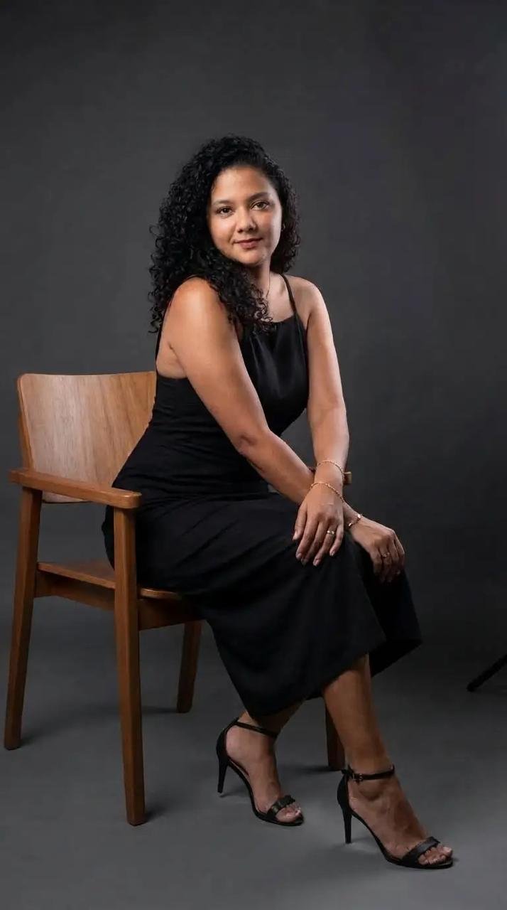 Lysia Ayana Rosado em retrato profissional